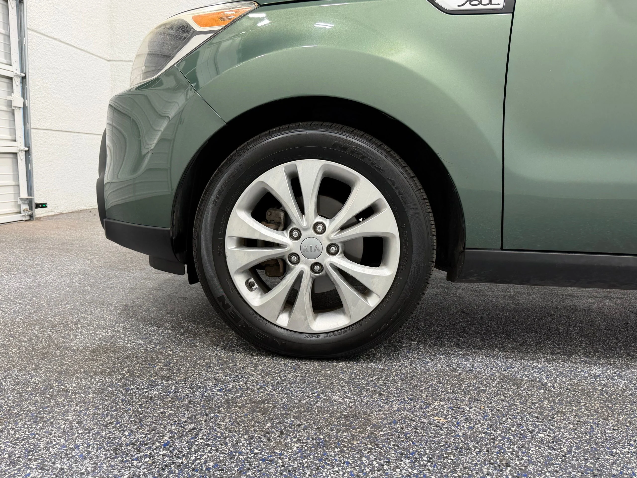Used 2014 Green Kia Plus image 11