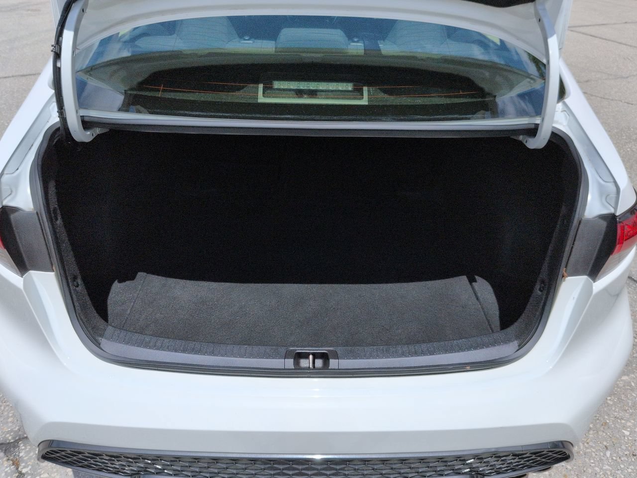 Used 2021 Blizzard Pearl Toyota SE image 15