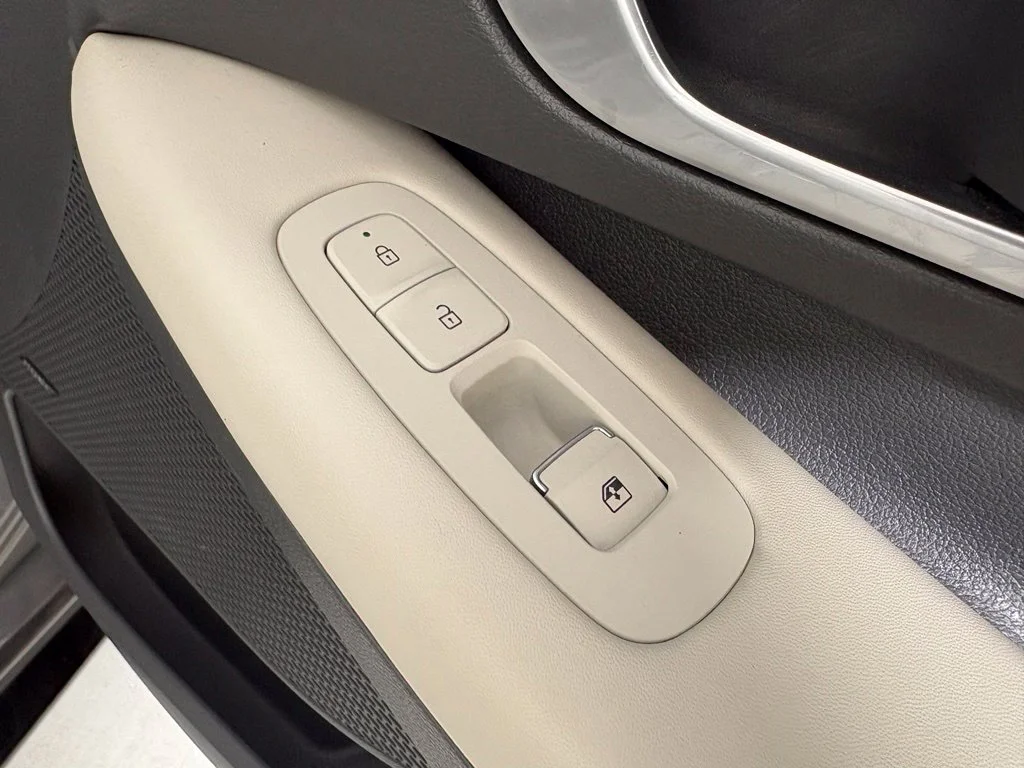 Used 2022 Gray Hyundai SEL image 13