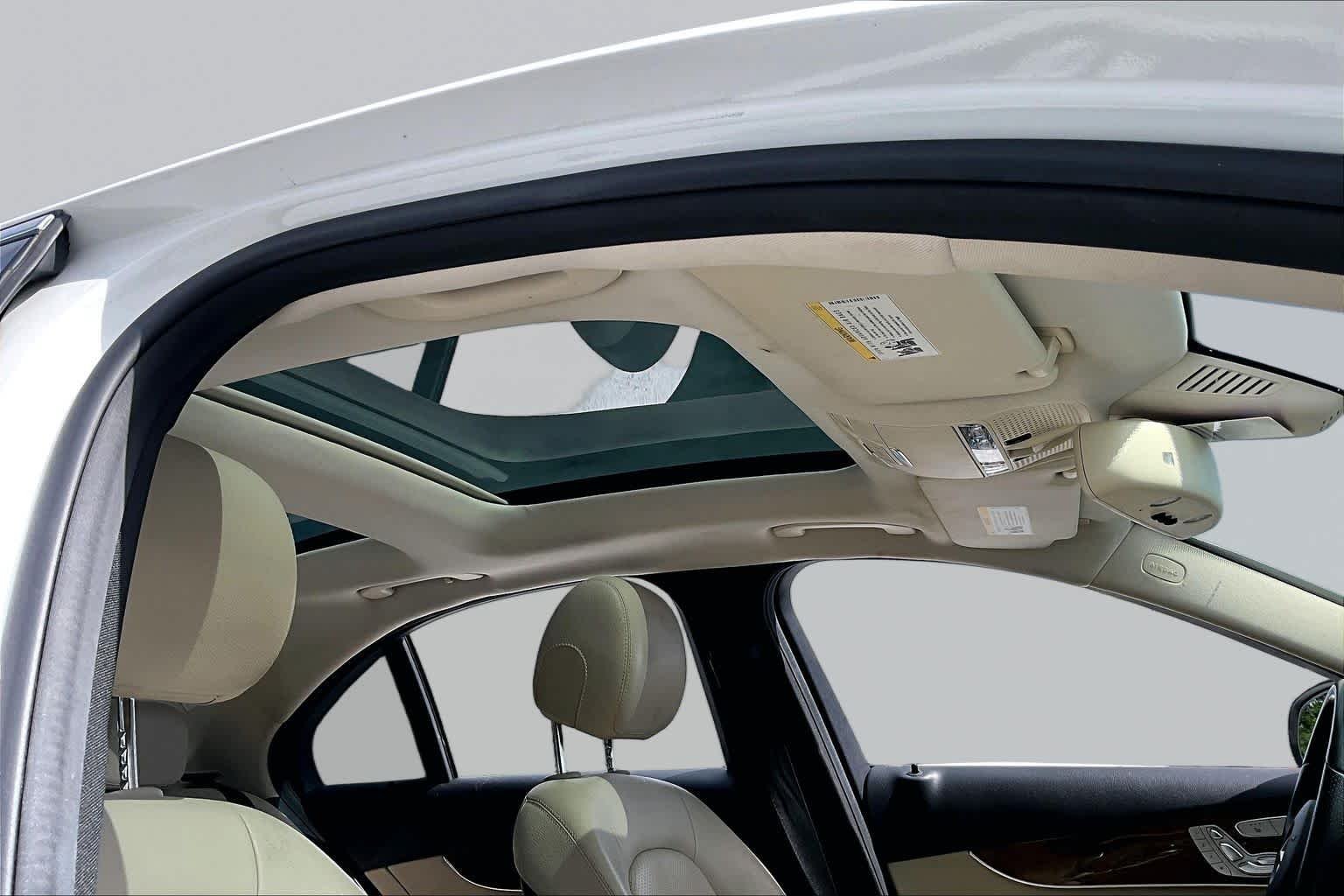 Used 2018 Polar White Mercedes-Benz C 300 image 13