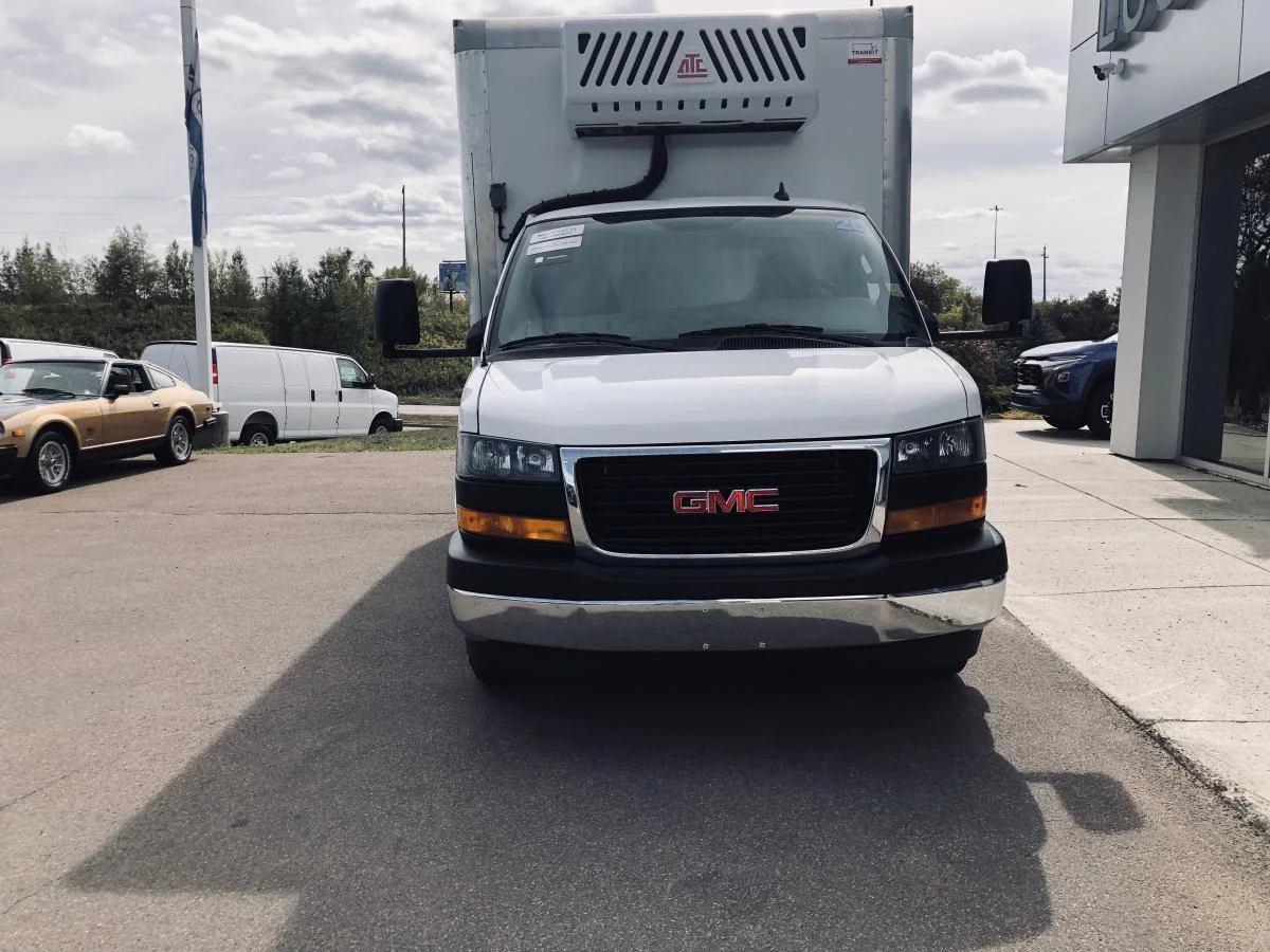 Used 2020 White GMC 4500 Refrigeration Van 159" image 3