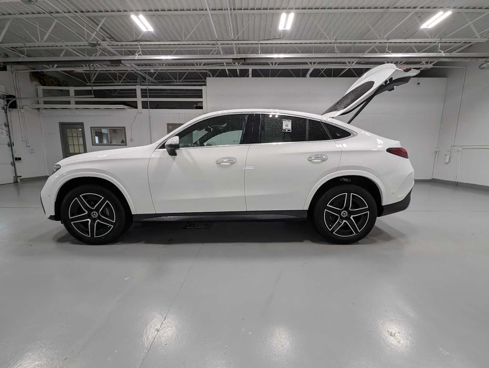 Used 2026 Polar White Mercedes-Benz GLC 300 image 12