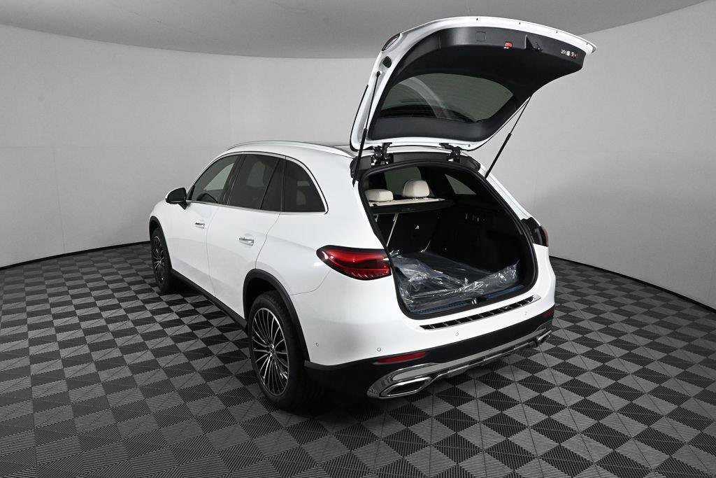 New 2027 MANUFAKTUR Moonlight White Metallic Mercedes-Benz GLC 300 image 68