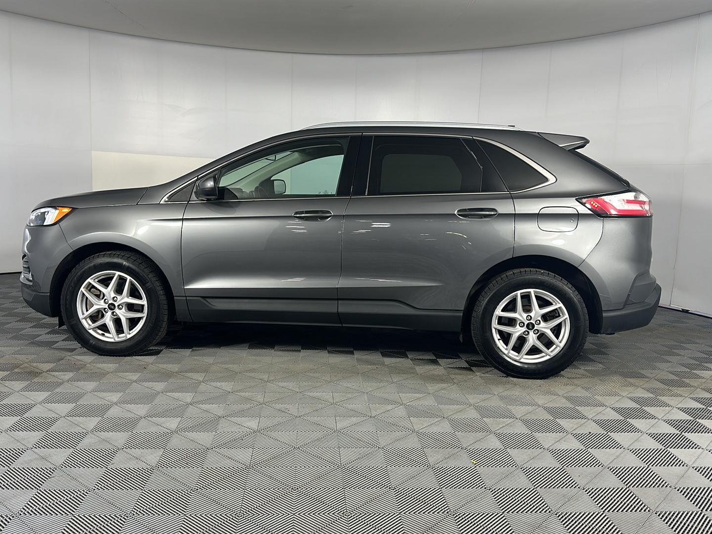Used 2024 Carbonized Gray Ford SEL image 4
