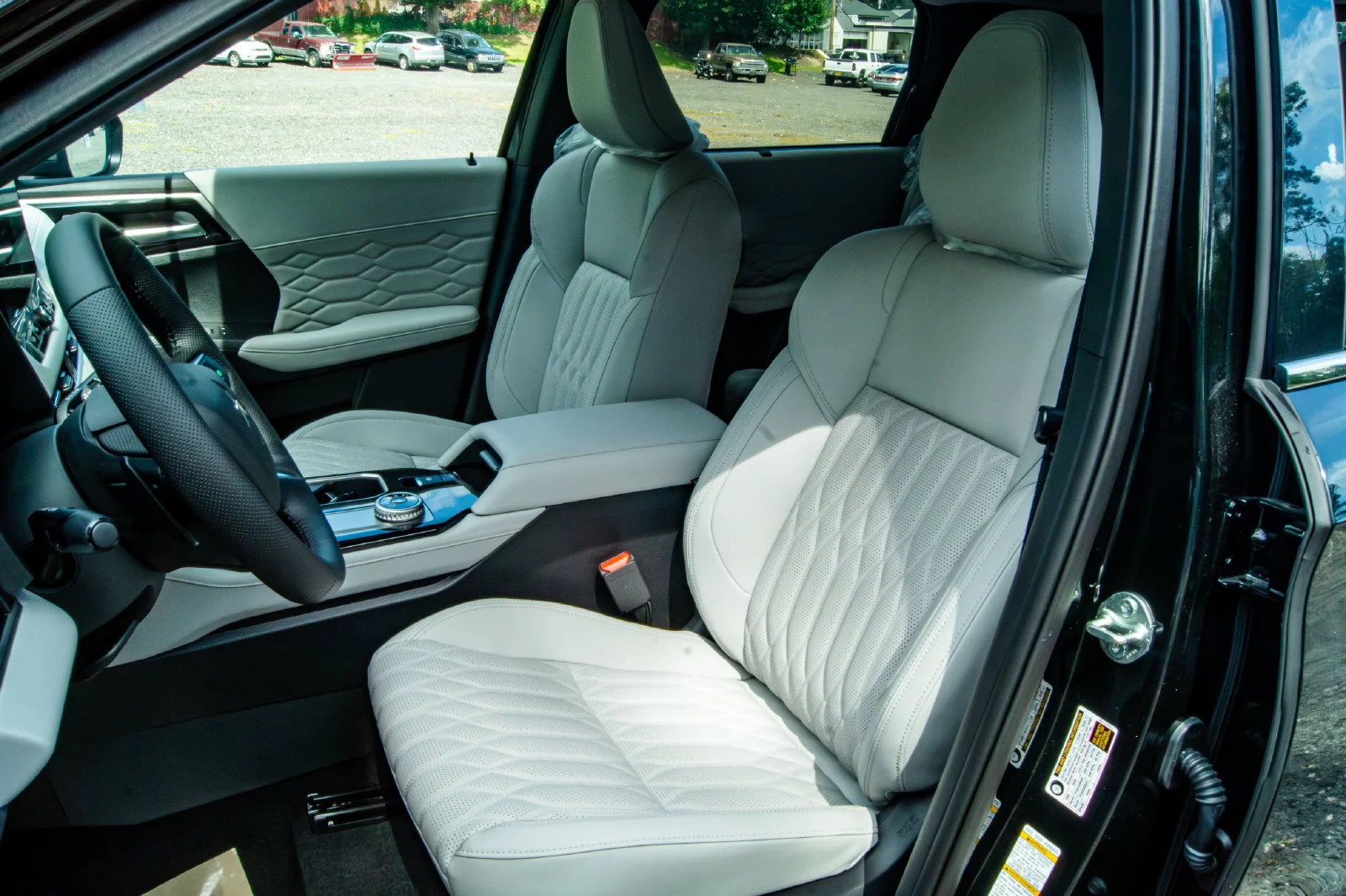 2025 Mitsubishi Outlander SEL Platinum Edition - Photo 13