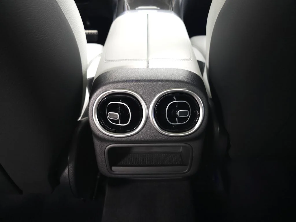 Certified Used 2026  Mercedes-Benz GLC 300 image 28