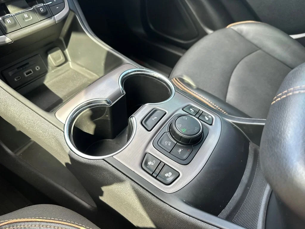 Used 2024 White GMC AT4 image 21