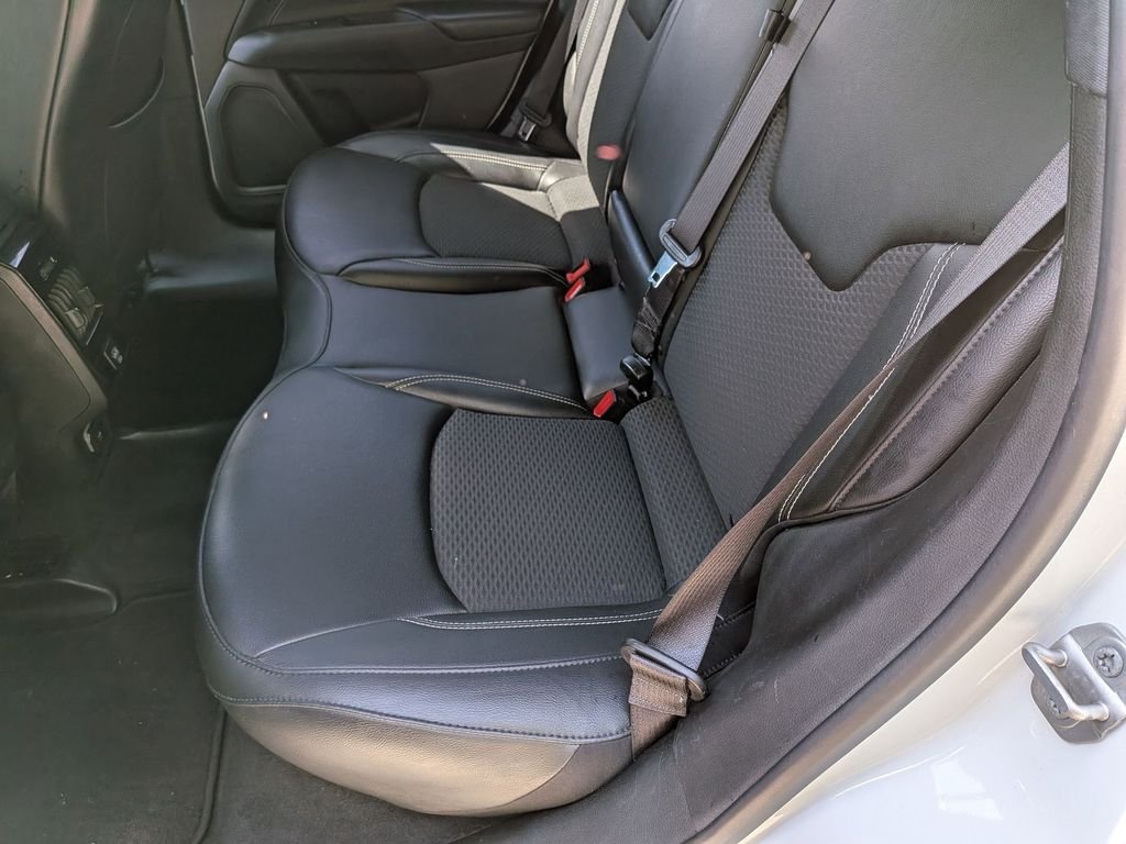 Used 2023 White Jeep Latitude image 21