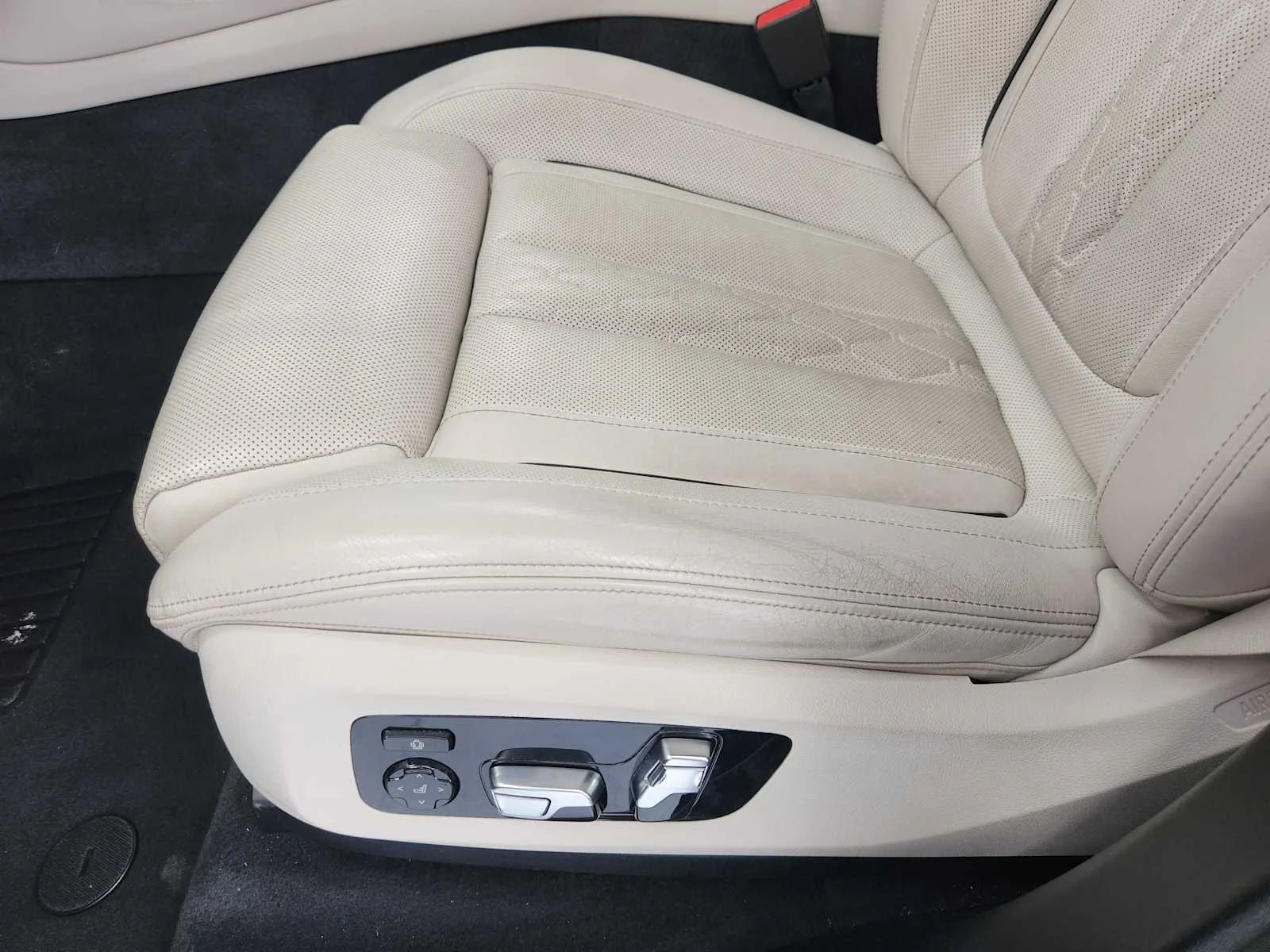 Certified Used 2025 Skyscraper Grey Metallic BMW M60i image 17