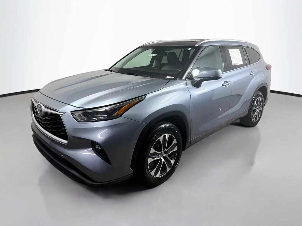 Used 2022 Moon Dust Toyota Hybrid XLE image 3