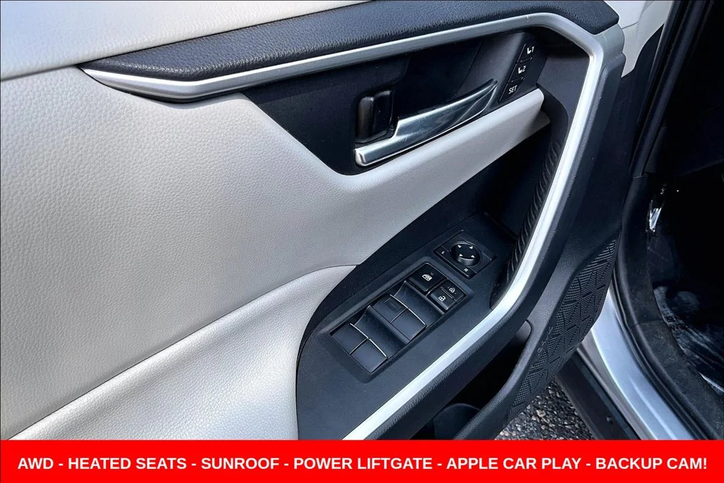 Used 2021 Silver Toyota XLE Premium image 25
