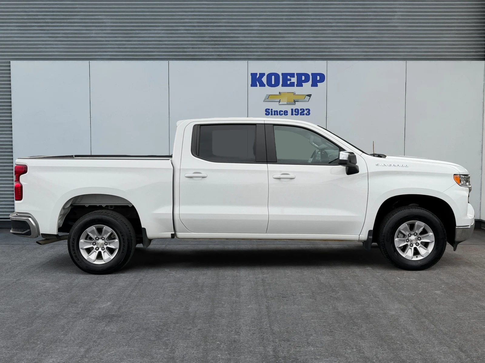 Used 2026 Summit White Chevrolet LT image 6