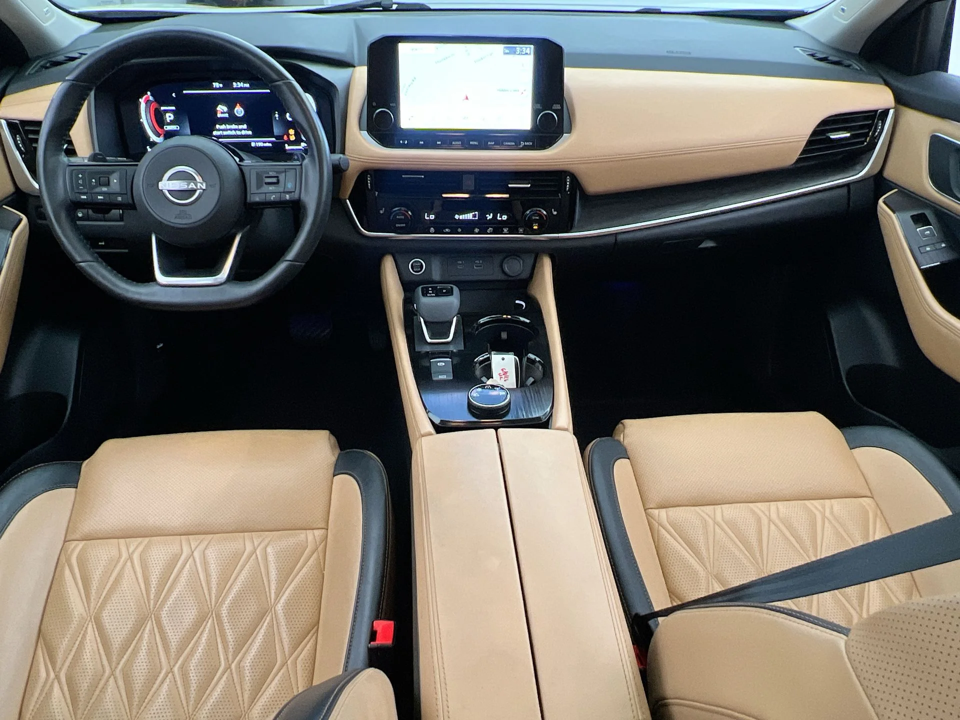 Used 2023 White Nissan Platinum image 2