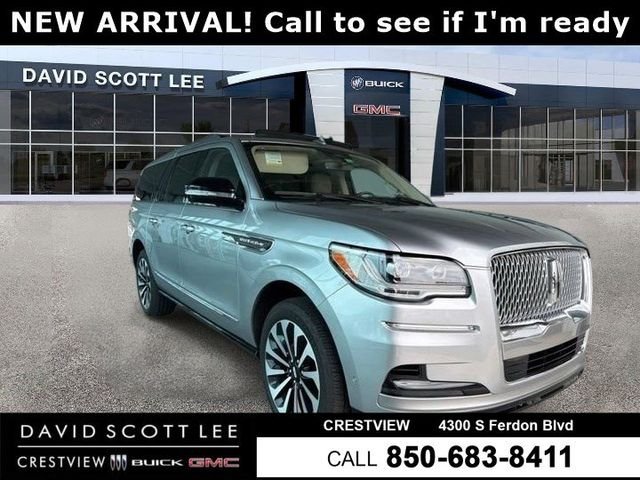 Used 2023 Silver Lincoln Reserve image 1
