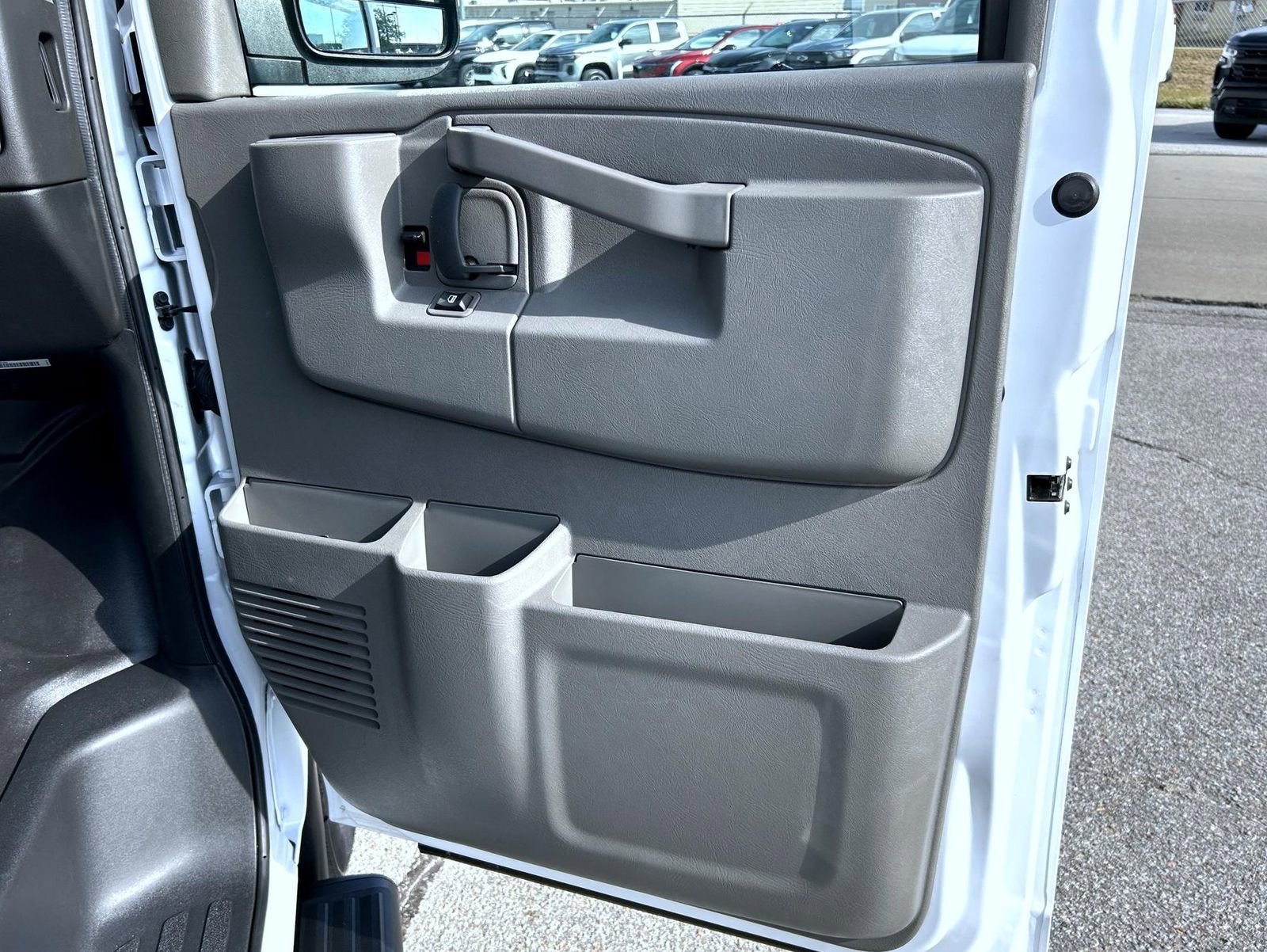 2025 Chevrolet Express Cargo Work Van - Photo 16