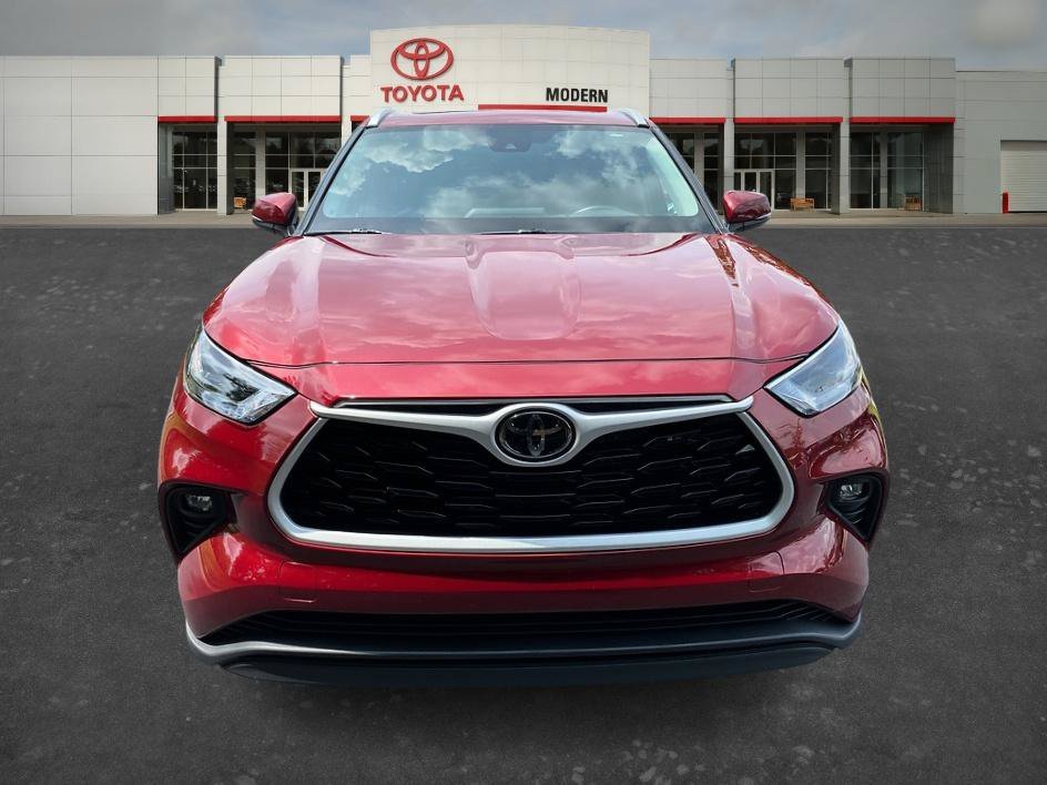 Used 2026 Ruby Flare Pearl Toyota XLE image 2