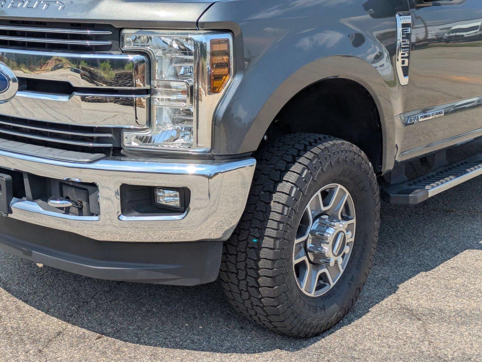 Used 2018 Magnetic Metallic Ford LARIAT image 9