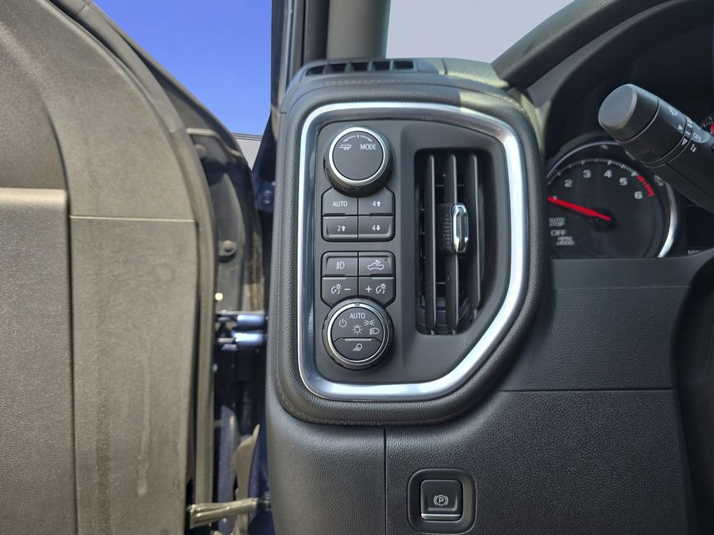 Used 2022 Northsky Blue Metallic Chevrolet RST image 18