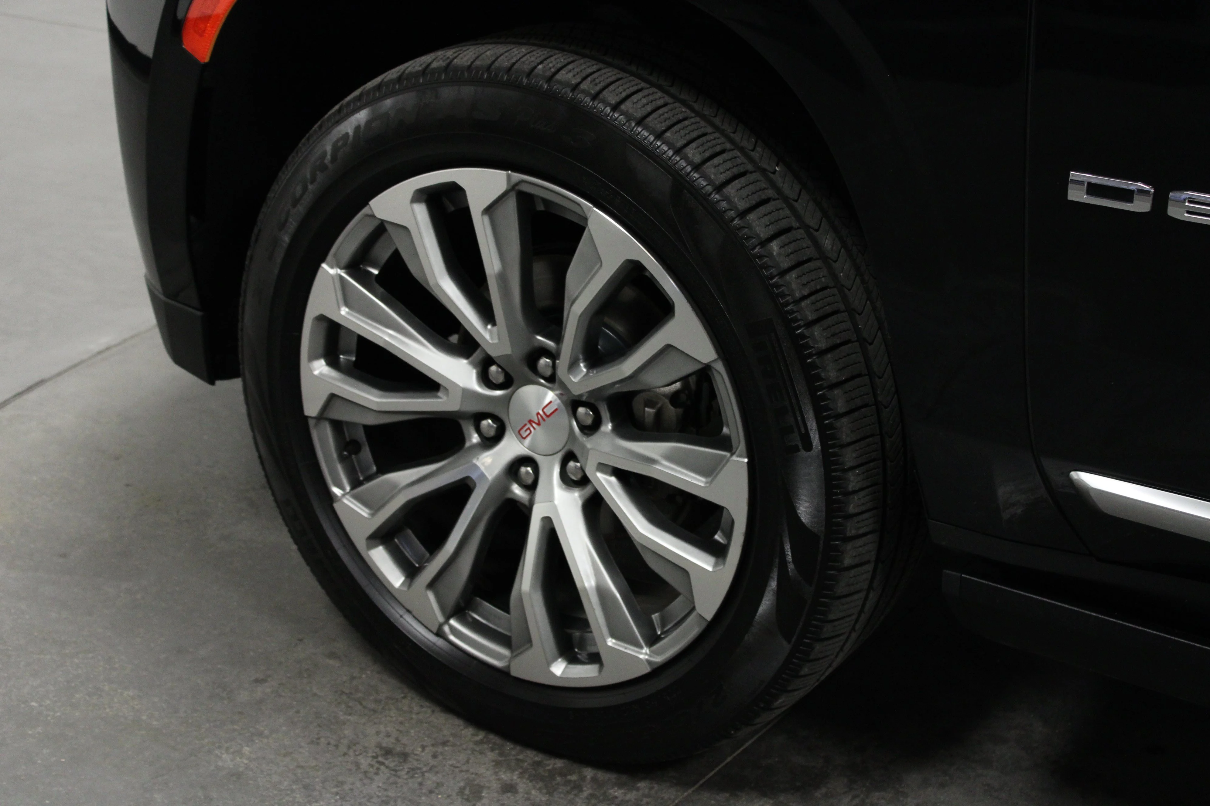 Used 2022 Onyx Black GMC Denali image 10