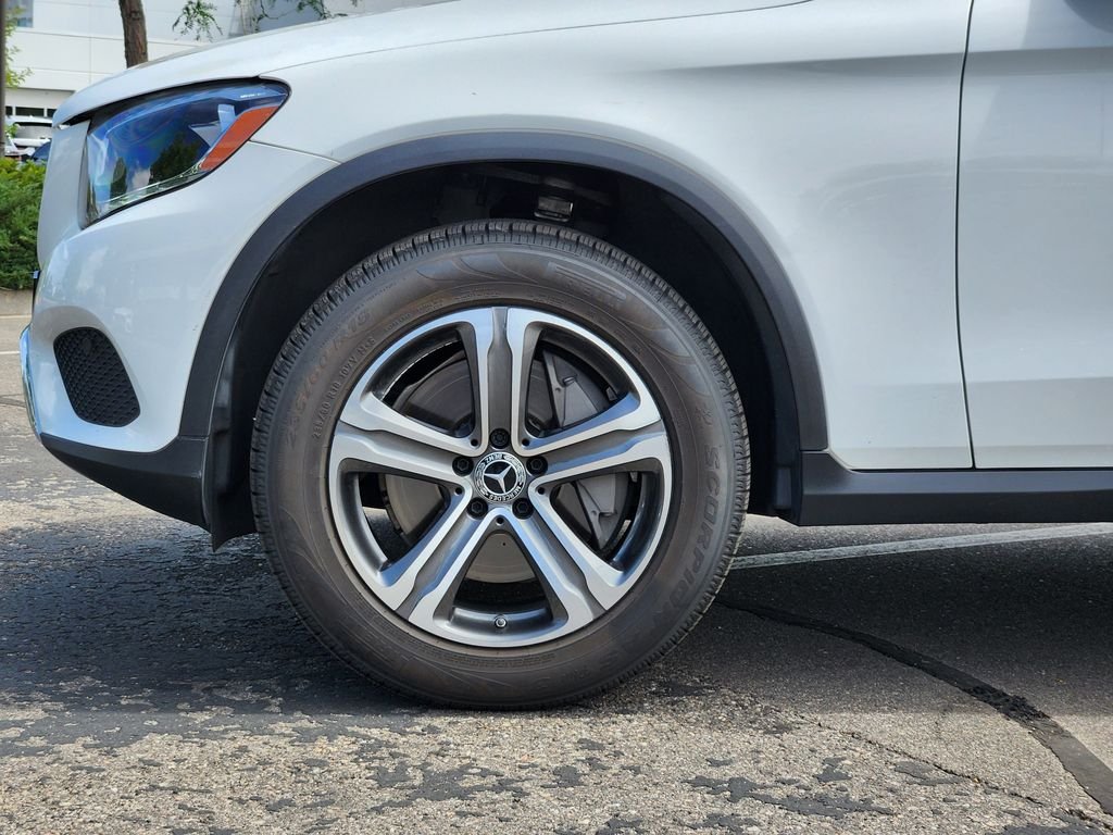 Used 2019 Polar White Mercedes-Benz 300 image 10