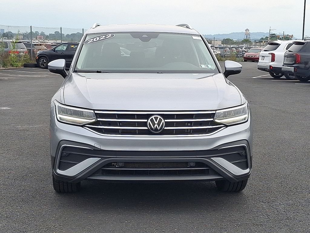 Used 2022  Volkswagen 2.0T SE image 2