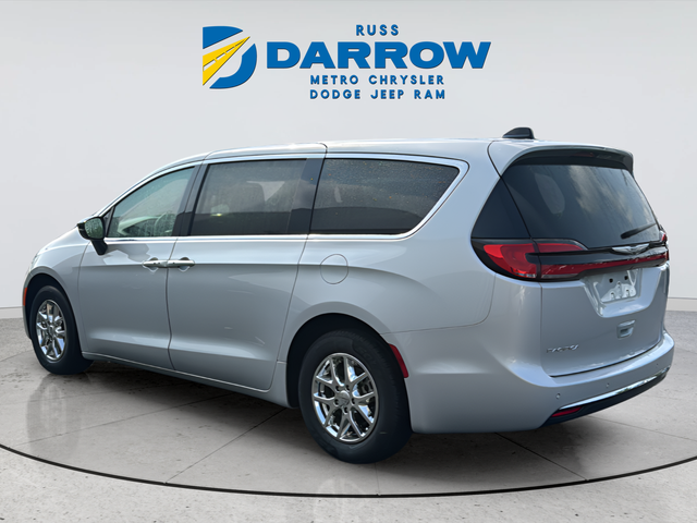 Used 2024 Silver Chrysler Touring L image 3