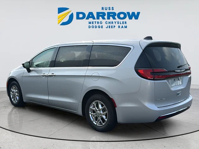 Used 2024 Silver Chrysler Touring L image 3