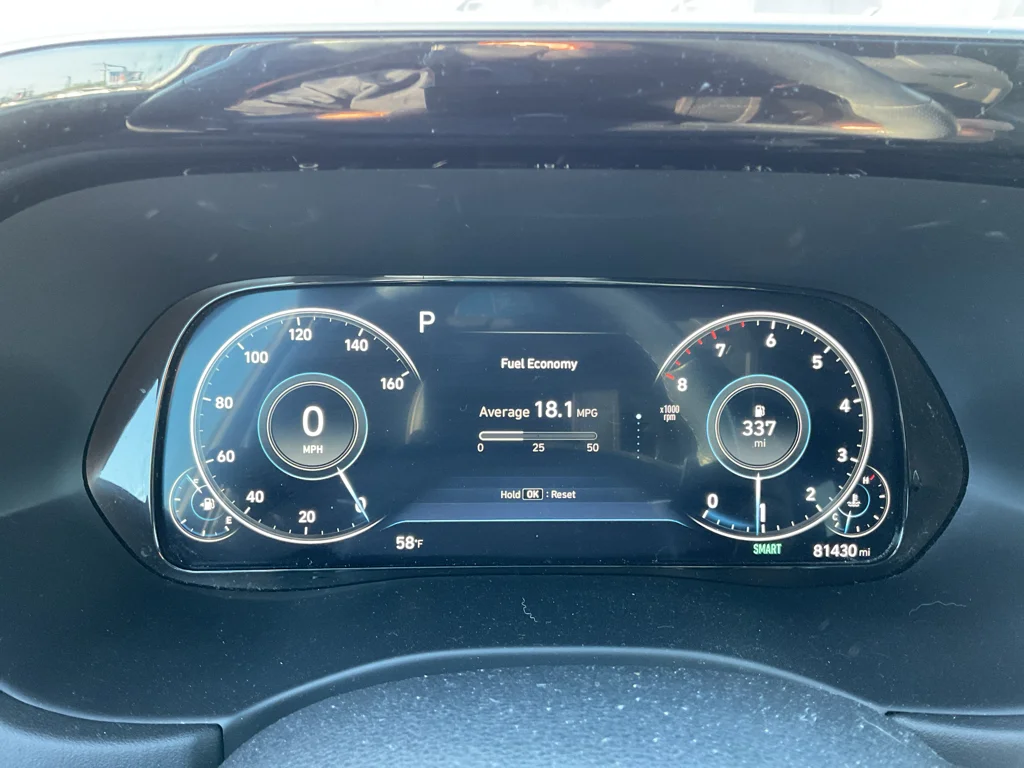 Used 2022 Sierra Burgundy Hyundai Calligraphy image 18