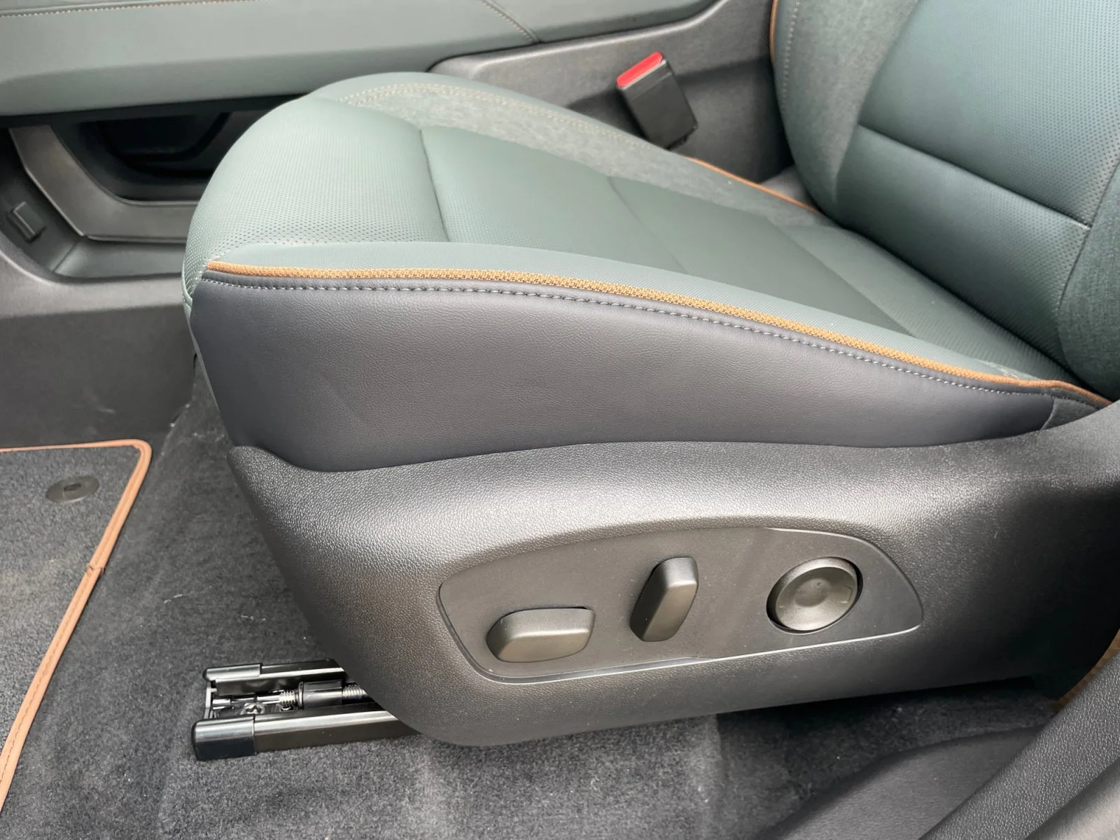 New 2027 Sterling Metallic GMC AT4 AWD image 15