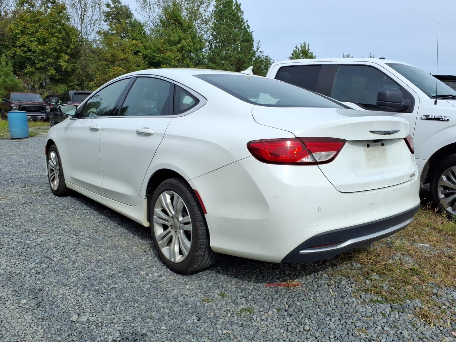 Used 2015 Bright White Clearcoat Chrysler Limited image 12