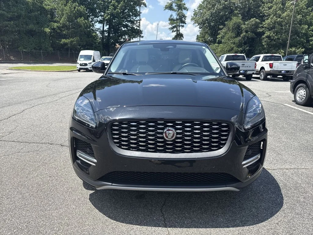 Used 2022  Jaguar P250 SE image 2
