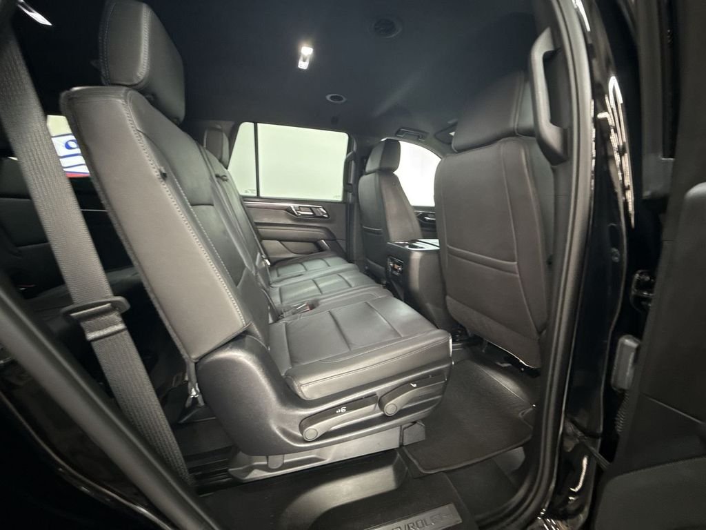 Used 2025 Black Chevrolet Z71 image 18