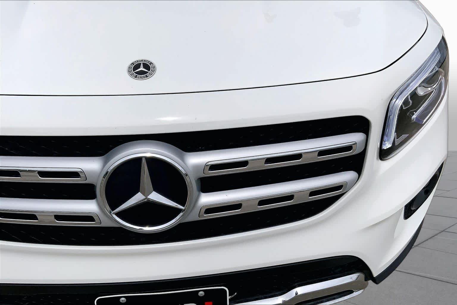 Used 2023 Polar White Mercedes-Benz GLB 250 image 30