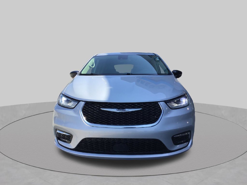 Used 2024 Silver Chrysler Touring L image 14