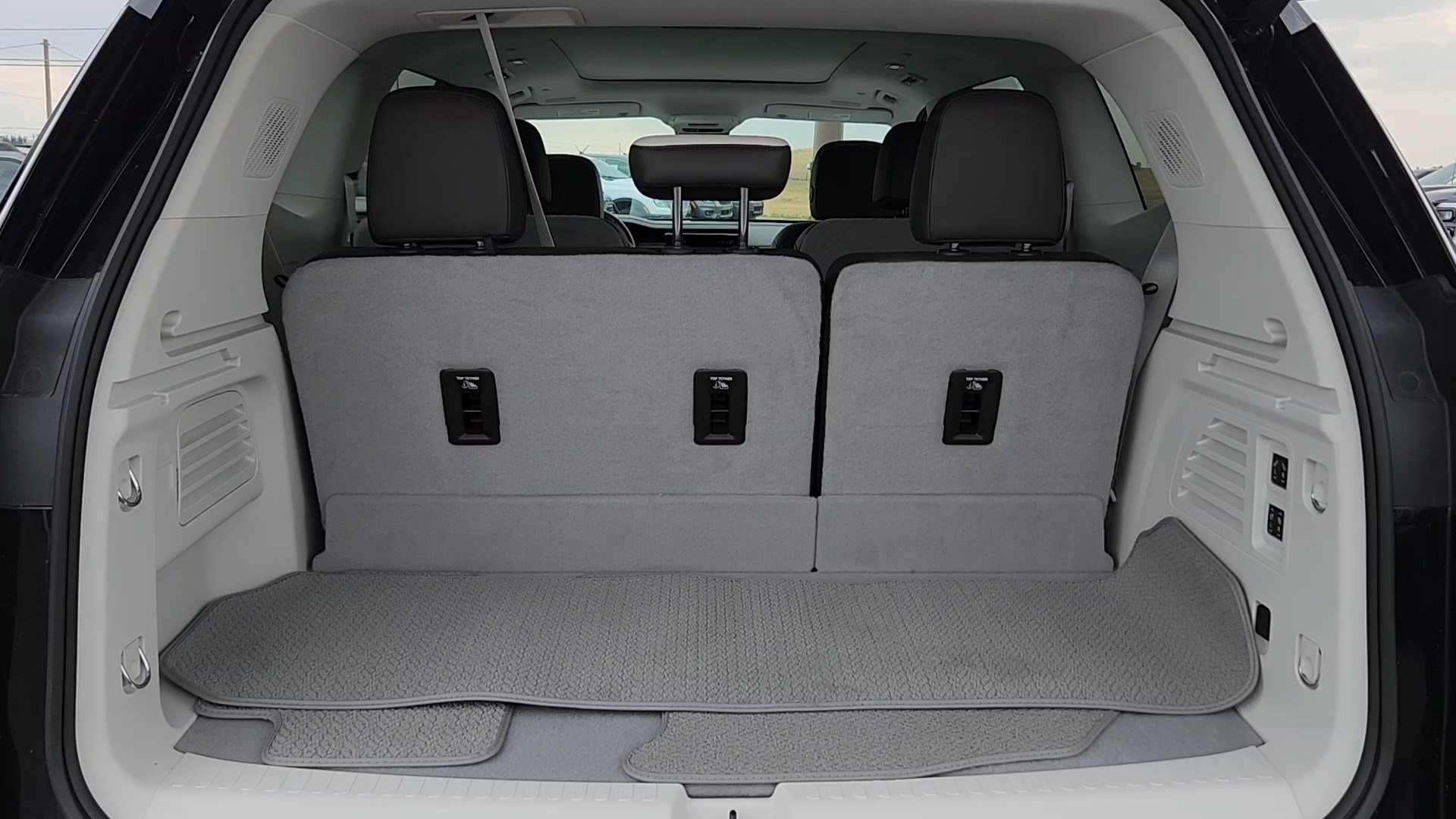 Used 2024 Purple GMC AWD Denali image 21