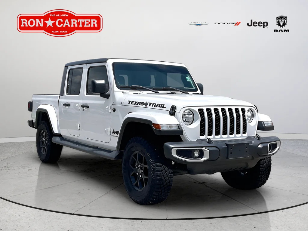 Used 2023 White Jeep Texas Trail image 1