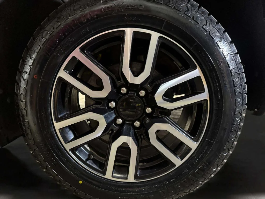 Used 2022 Silver GMC AT4 image 33