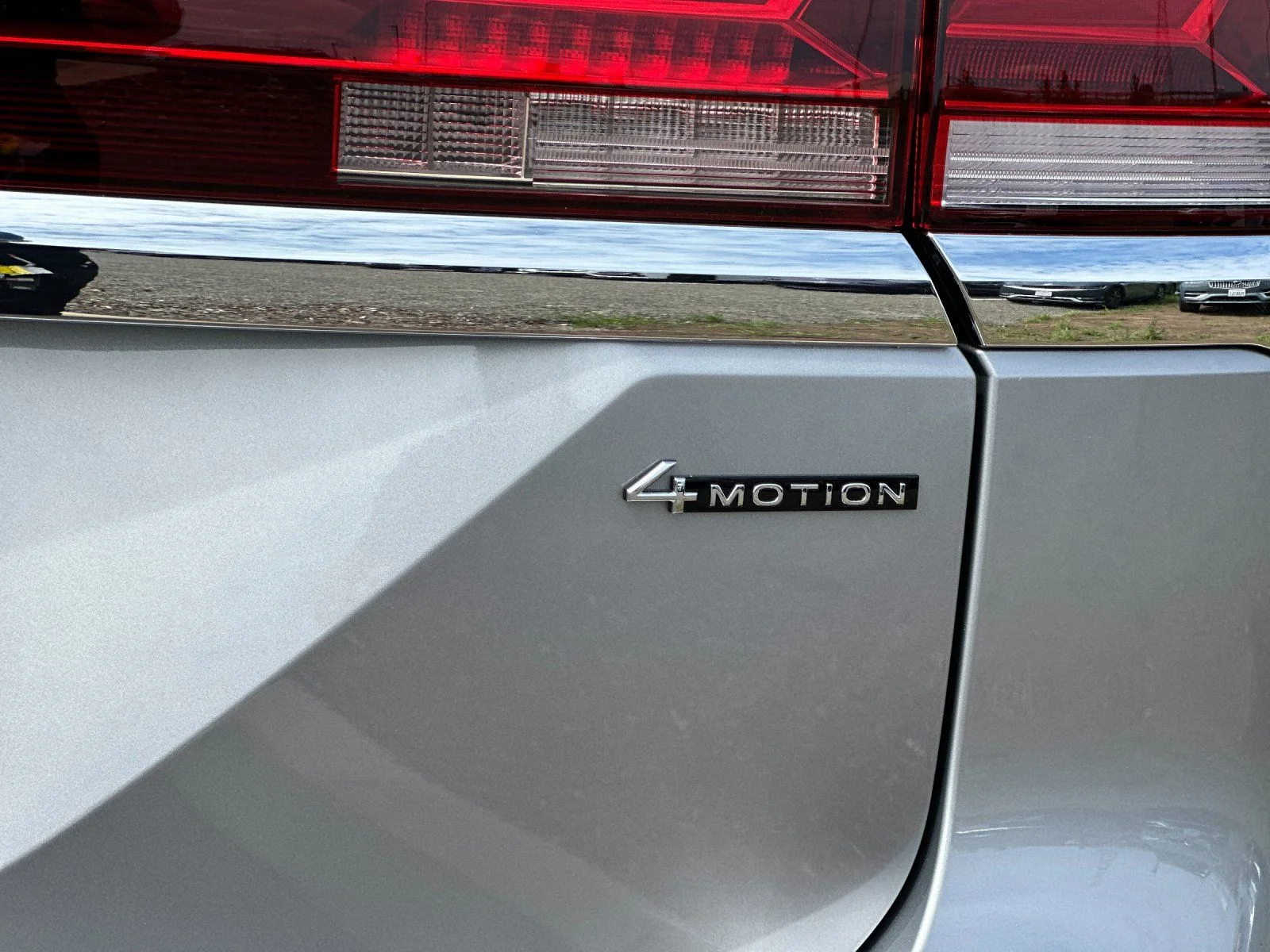 New 2026 Silver Volkswagen SE w/Technology image 25