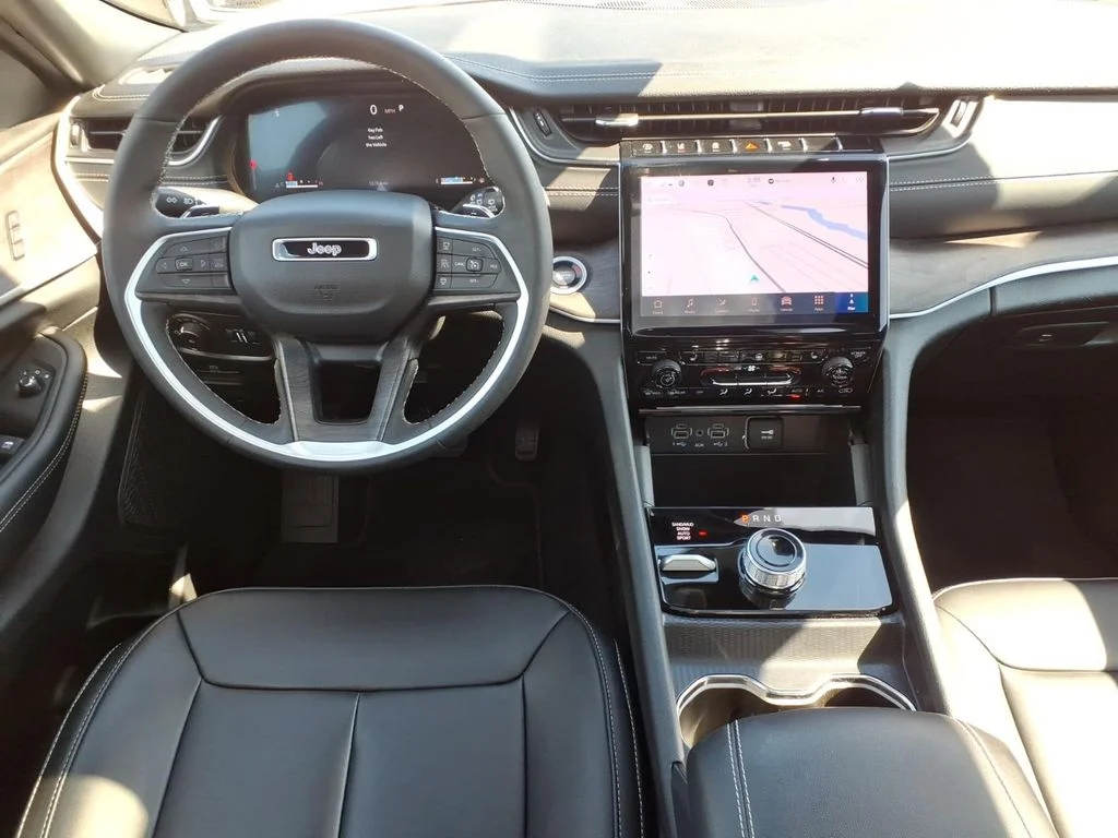 Used 2025 White Jeep Limited image 12