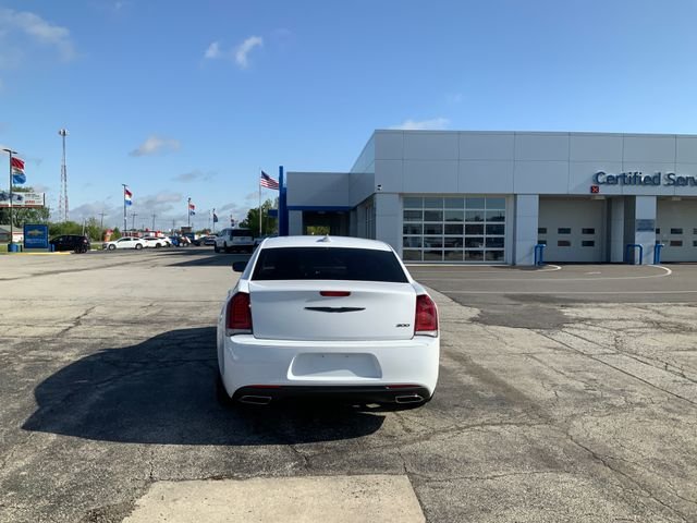 Used 2022 White Chrysler Touring image 8