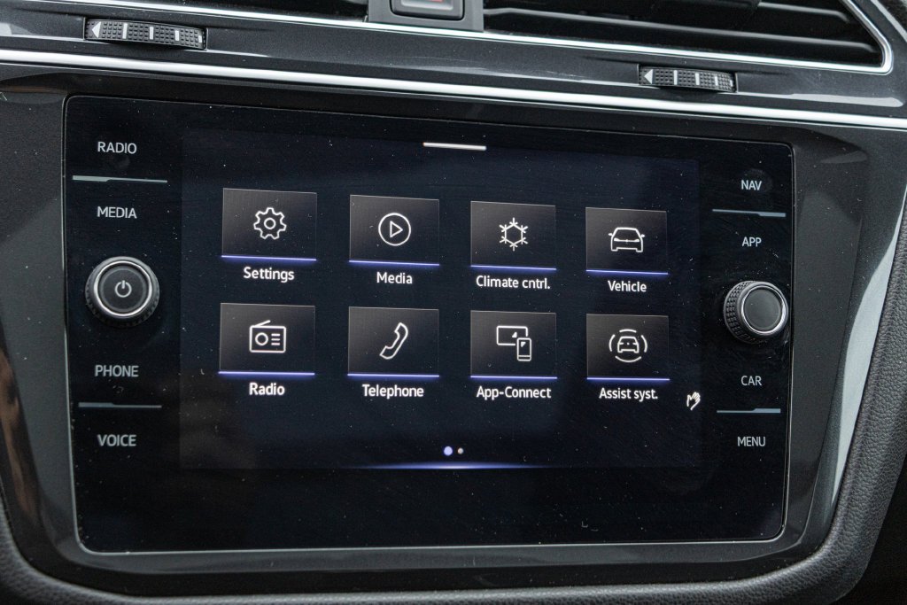 Used 2024  Volkswagen 2.0T SEL R-Line image 18
