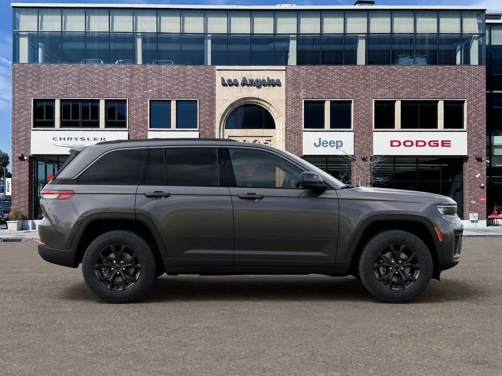 New 2026 Baltic Gray Metallic Clear-Coat Exterior Paint Jeep Laredo Altitude image 21