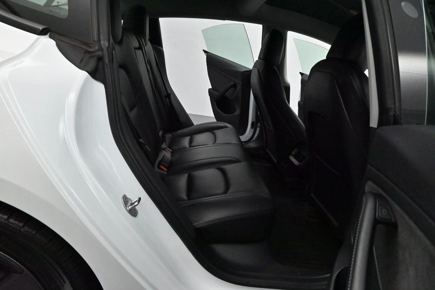 Used 2021 Pearl White Multi-Coat Tesla Standard Range Plus image 29