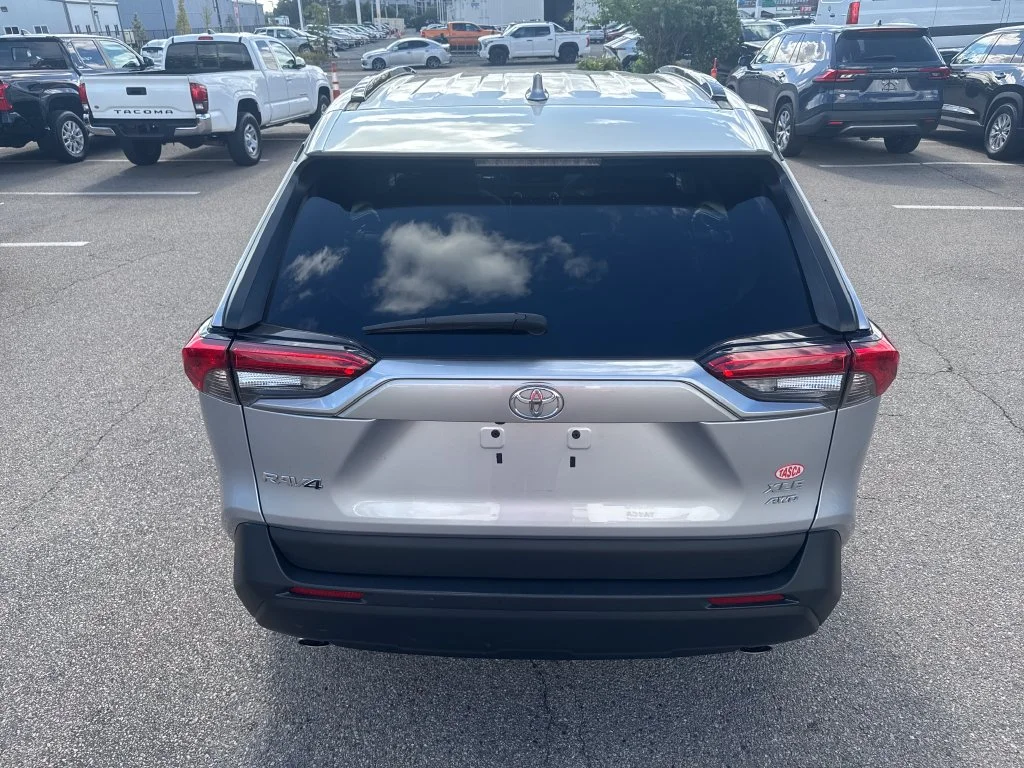 Used 2021 Silver Toyota XLE image 6