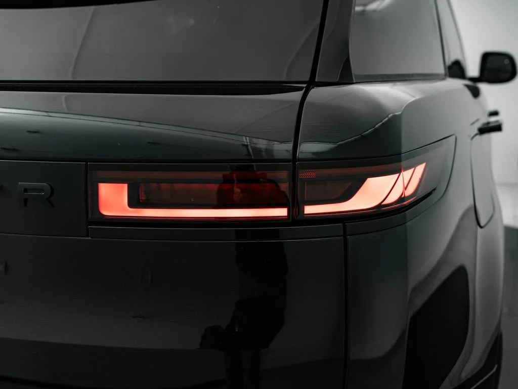 New 2026 Santorini Black Land Rover SE image 9