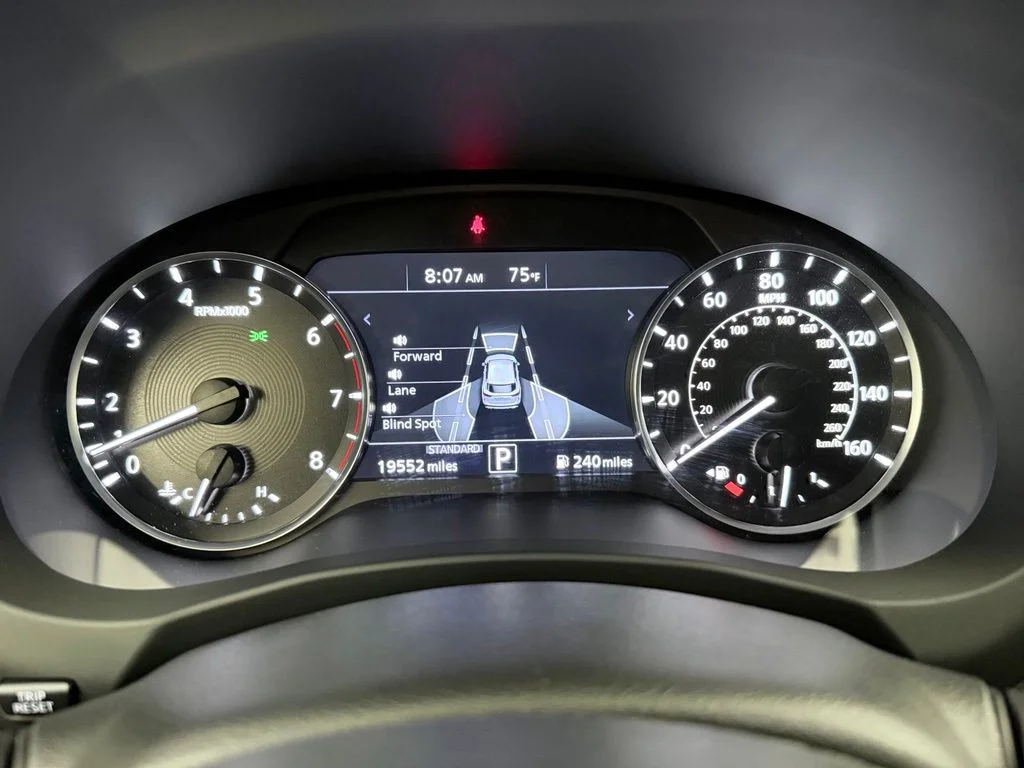 Certified Used 2023 Gray INFINITI LUXE image 14