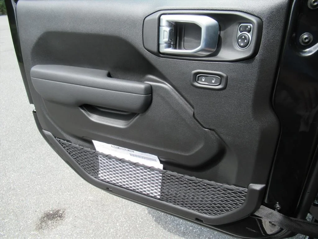 New 2026 Black Clear-Coat Exterior Paint Jeep Sport S image 19