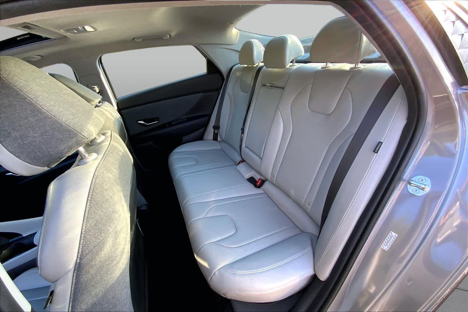 Used 2024 Fluid Metal Hyundai Limited image 18