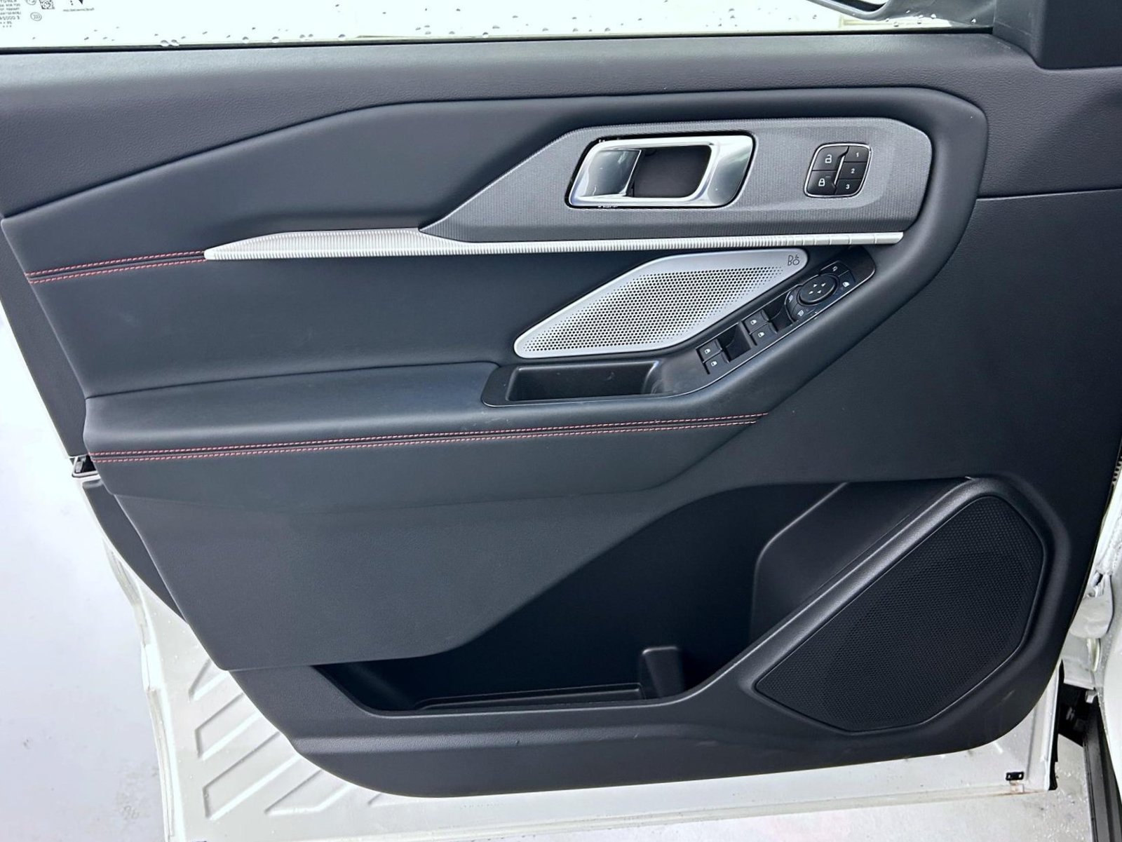 New 2027 Star White Metallic Tri-Coat Ford ST image 9