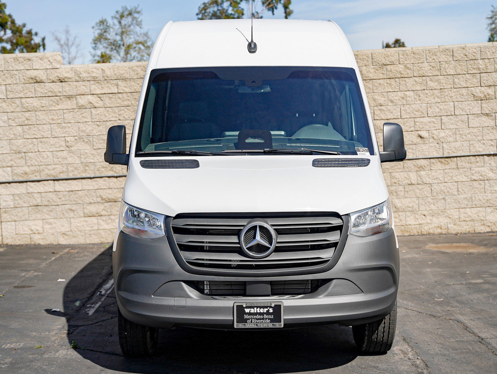 New 2026 Arctic+White Mercedes-Benz 2500 High Roof I4 Diesel 170 RWD image 2